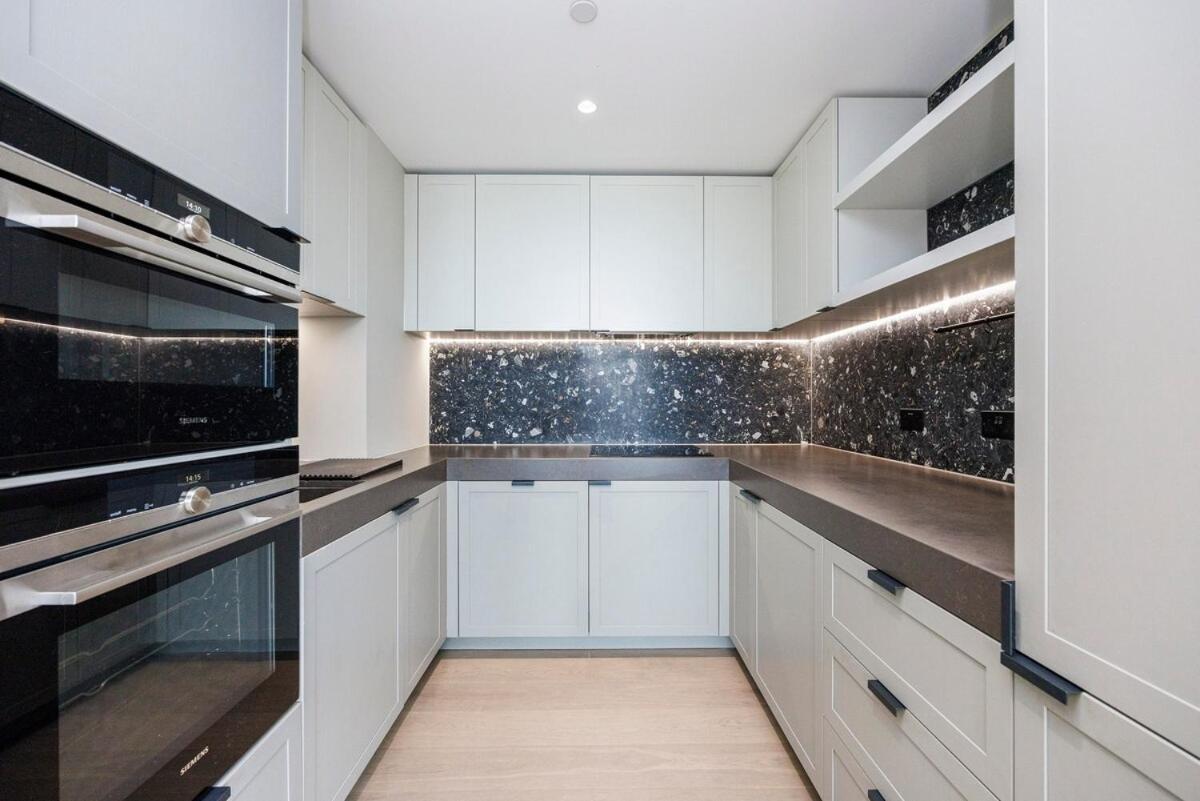O2- Luxurious 3bd Flat With Stunning View Balcony *